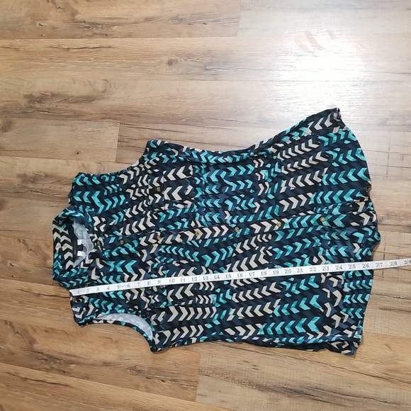 MCMGMAXAZRIA Green Black White Sleeveless Shirt with front pockets - Picture 12 of 14